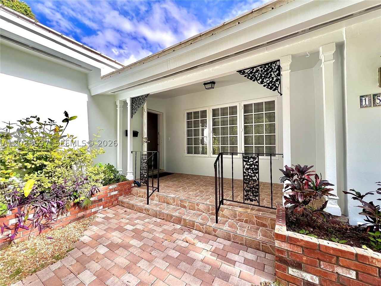 1506 Delgado Ave - Photo 3 of 14