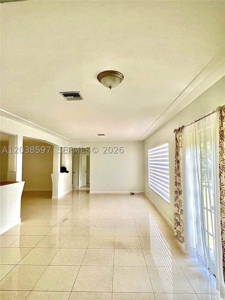 1506 Delgado Ave - Photo 5 of 14