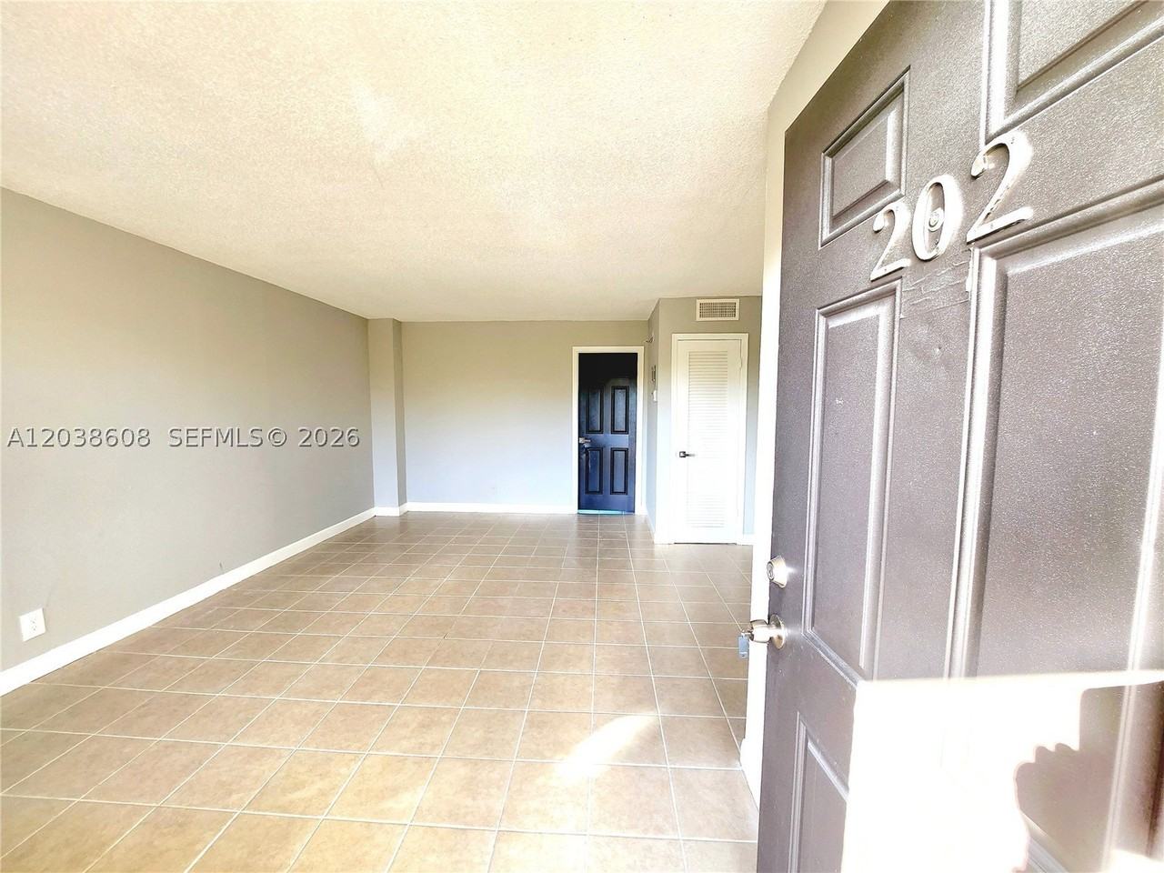 191 Sw 15th St #202 - Photo 2 of 11