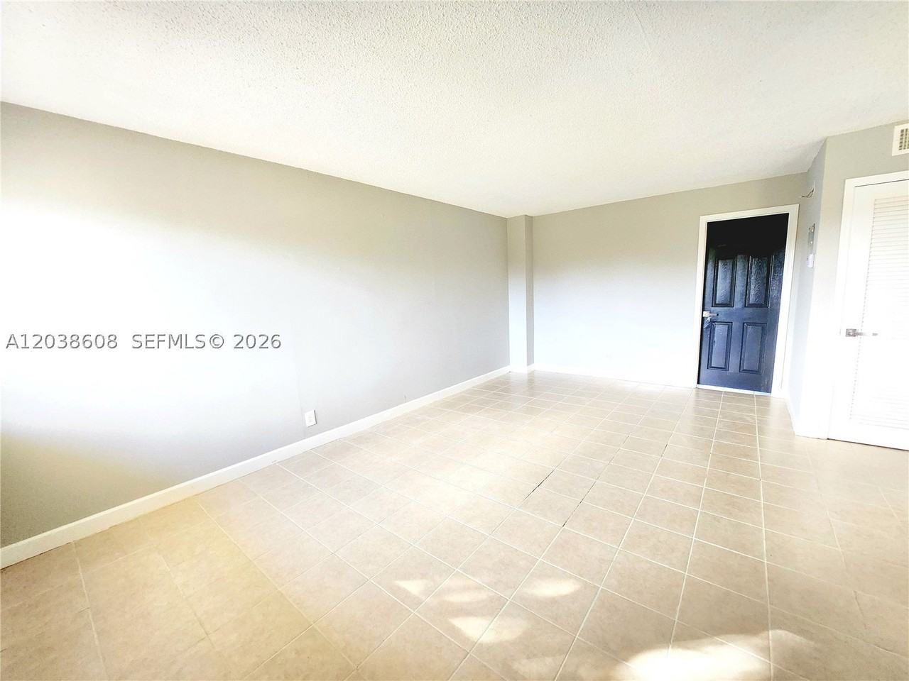 191 Sw 15th St #202 - Photo 3 of 11