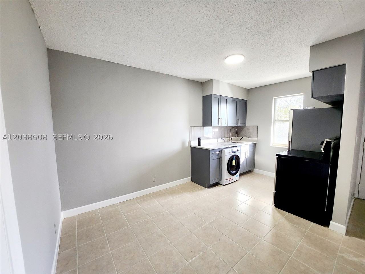 191 Sw 15th St #202 - Photo 5 of 11