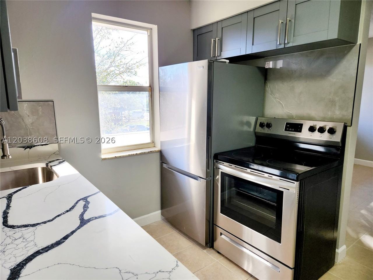 191 Sw 15th St #202 - Photo 7 of 11
