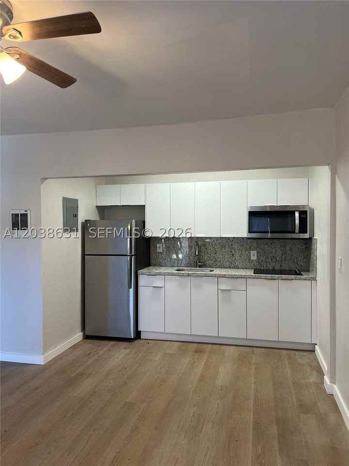 361 Sharar Ave #6 - Photo 3 of 7