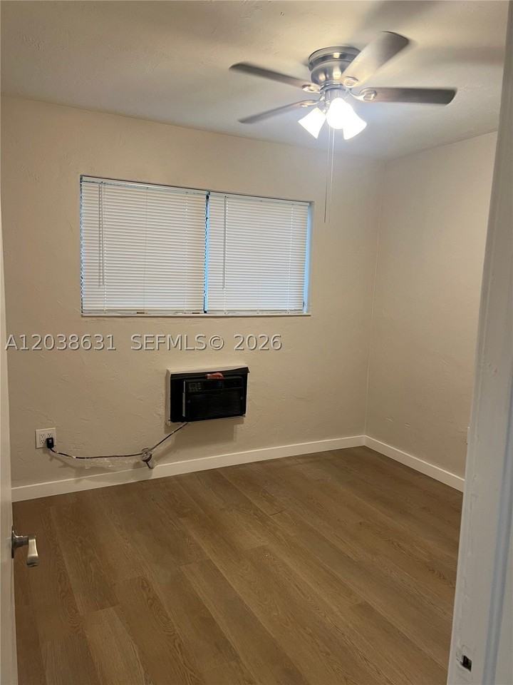 361 Sharar Ave #6 - Photo 7 of 7