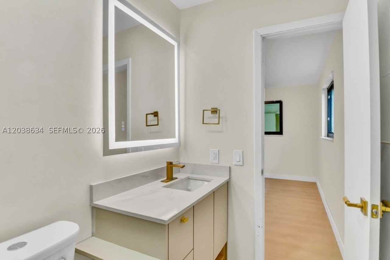 910 Sw 9th St - Photo 6 of 21