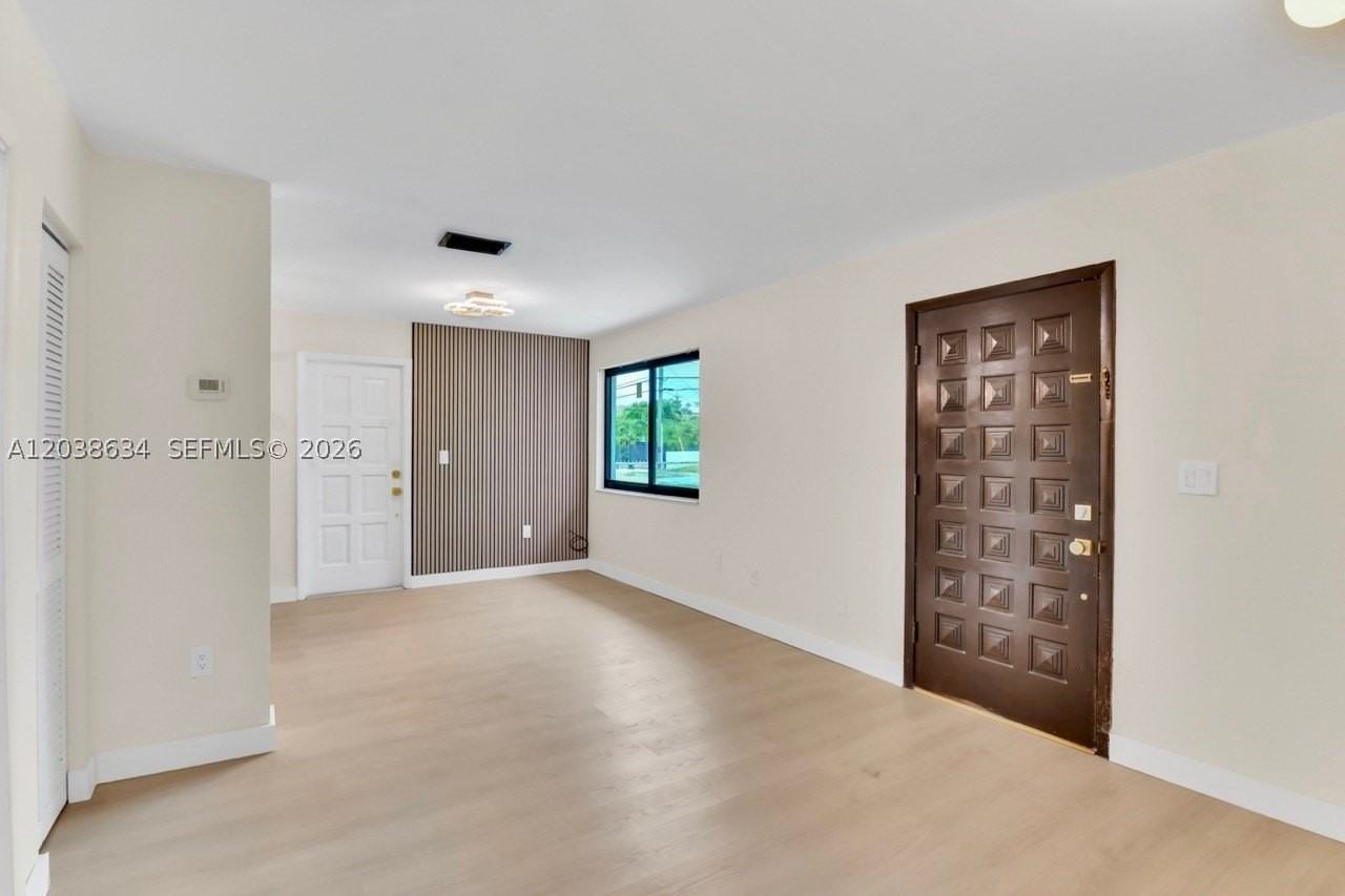 910 Sw 9th St - Photo 7 of 21