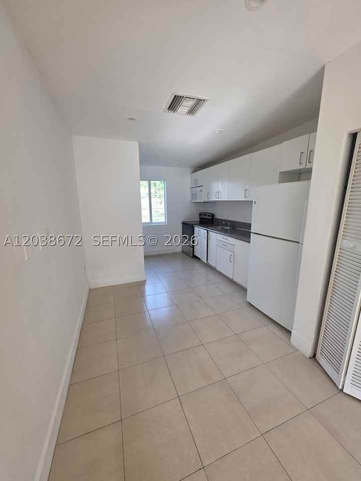 4729 Nw 15th Ave #4727 - Photo 3 of 11
