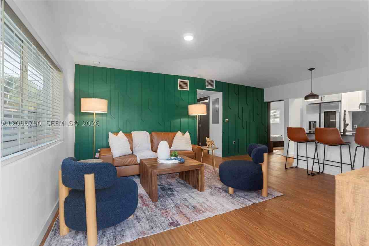 1428 Ne 153rd Ter - Photo 4 of 31