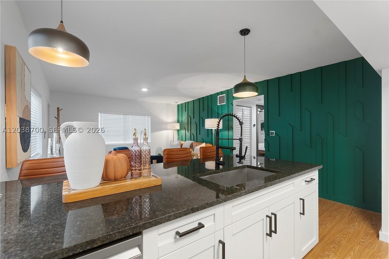 1428 Ne 153rd Ter - Photo 7 of 31