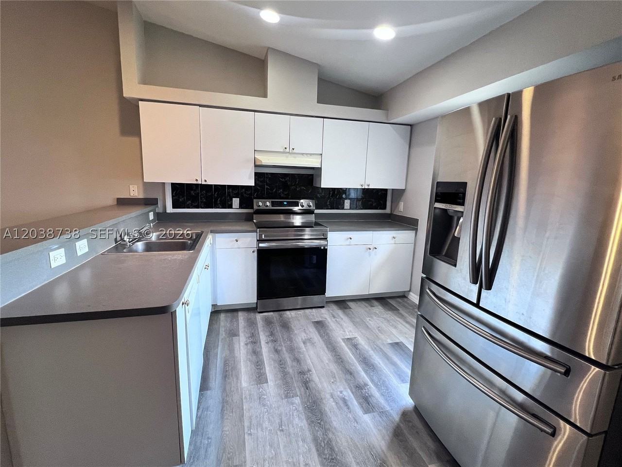 1808 Sw Santa Barbara Pl - Photo 3 of 15