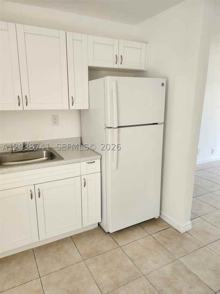 726 21st St #3 - Photo 3 of 3