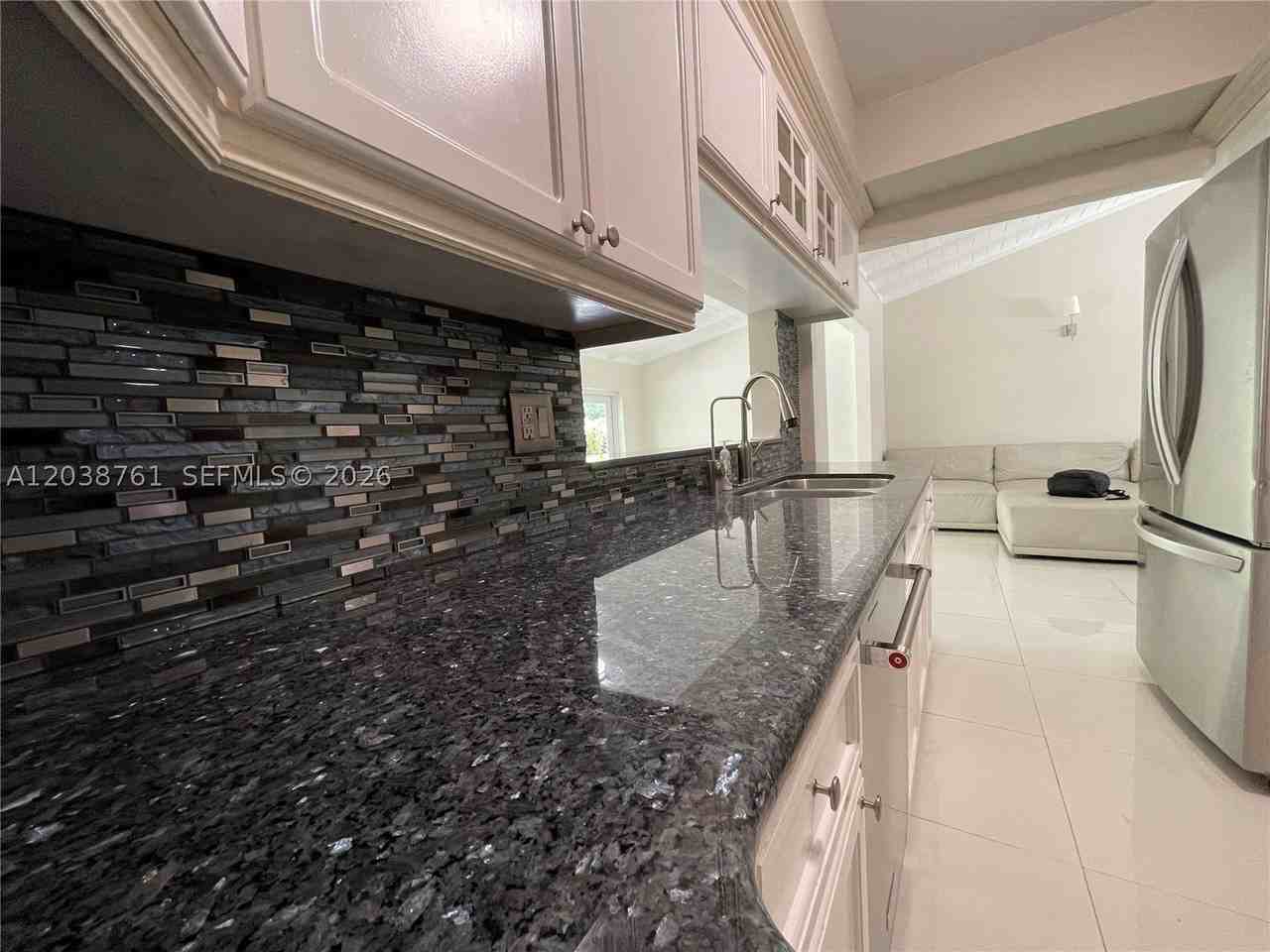 6129 Sw 28th St - Photo 5 of 19