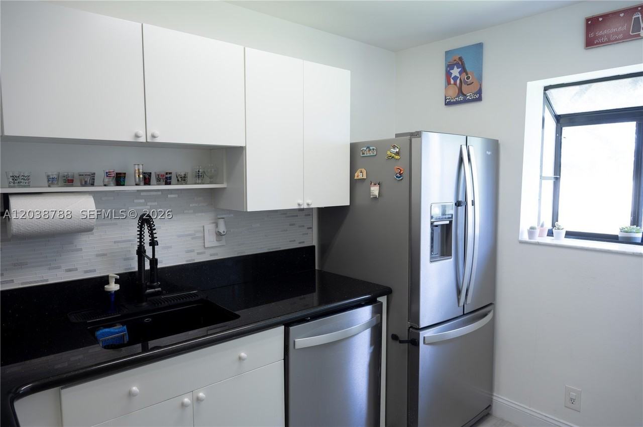 508 Gardens Dr #202 - Photo 2 of 21