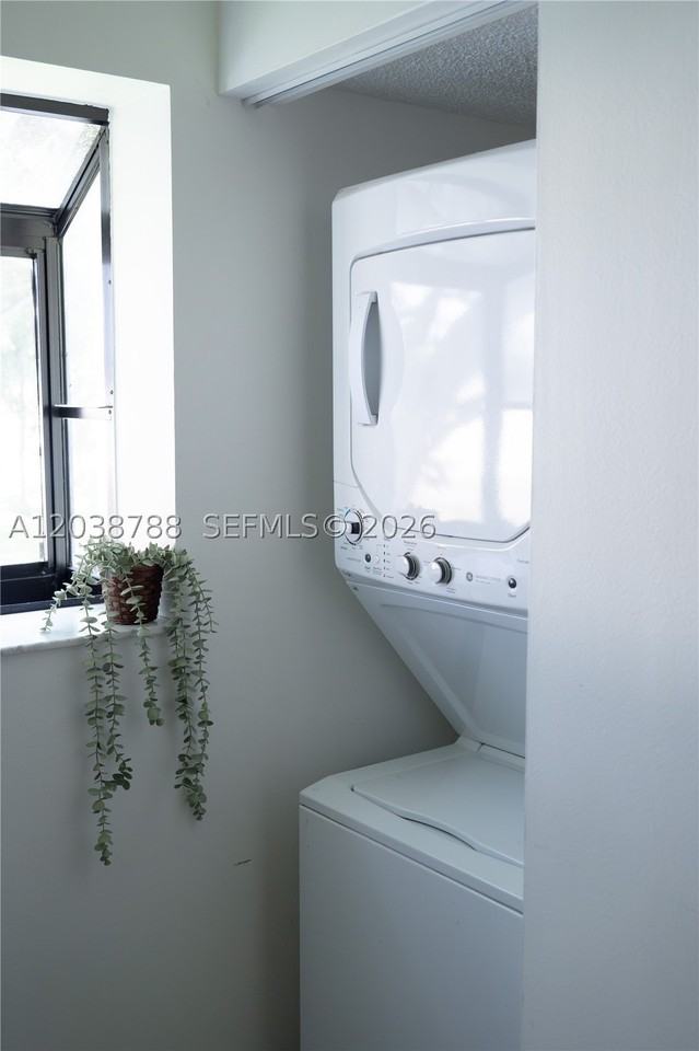 508 Gardens Dr #202 - Photo 5 of 21