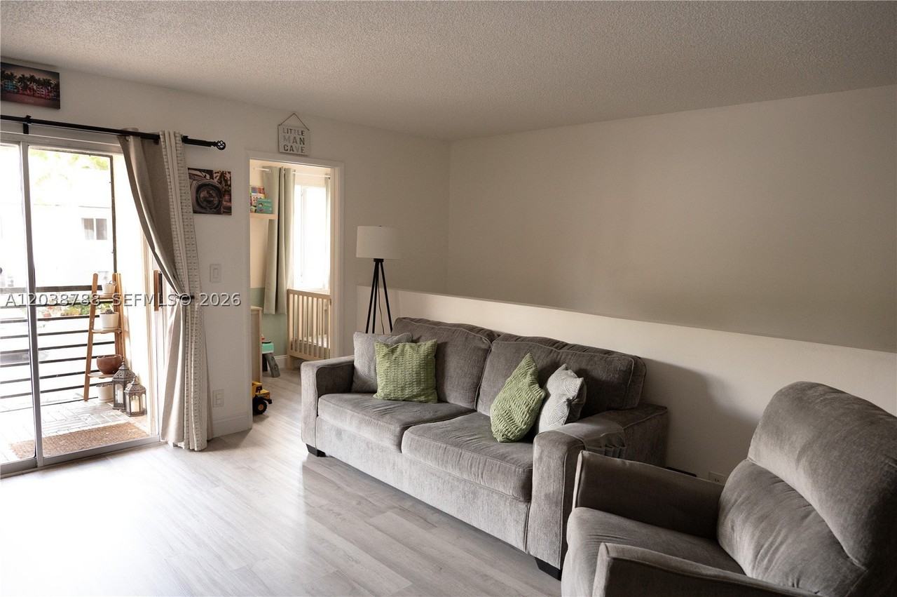 508 Gardens Dr #202 - Photo 6 of 21