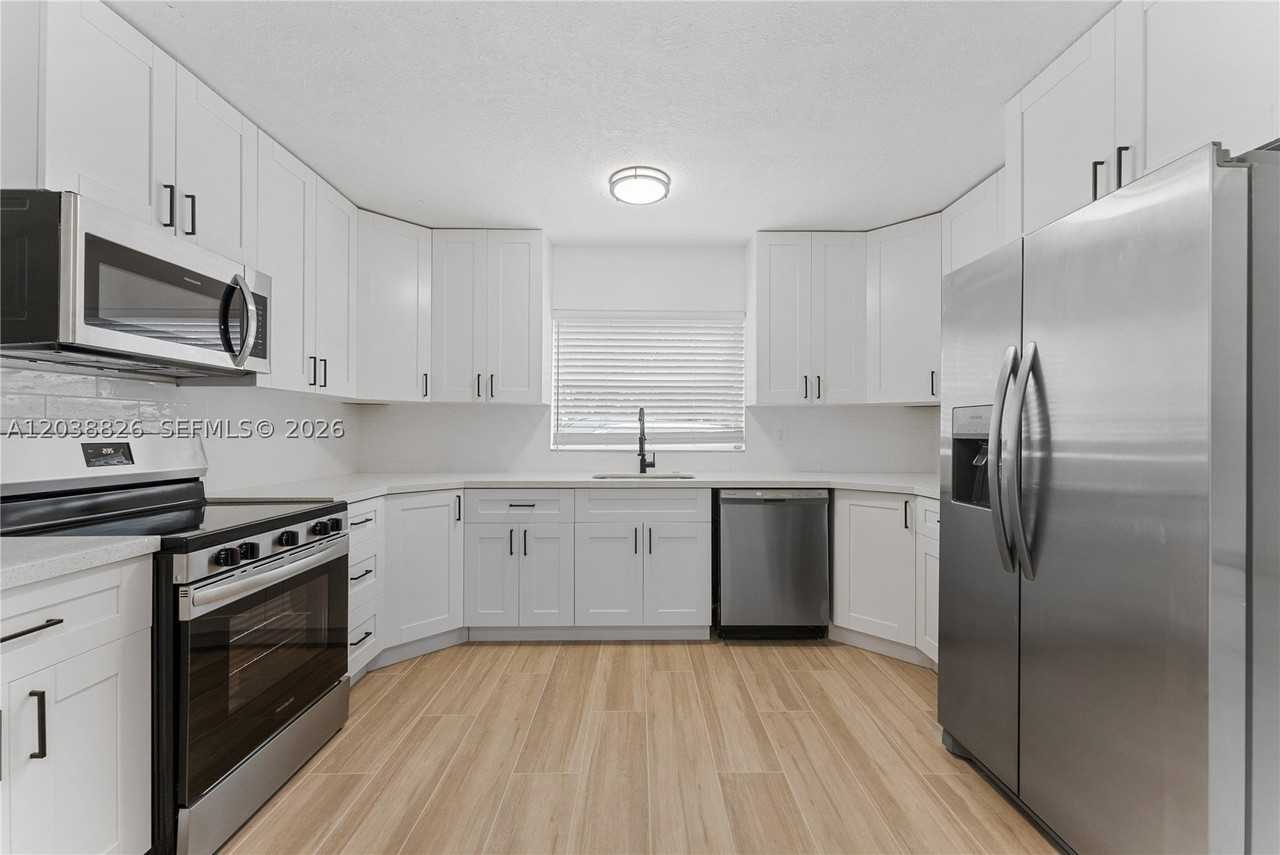 10261 Nw 35th St #10 - Photo 2 of 17