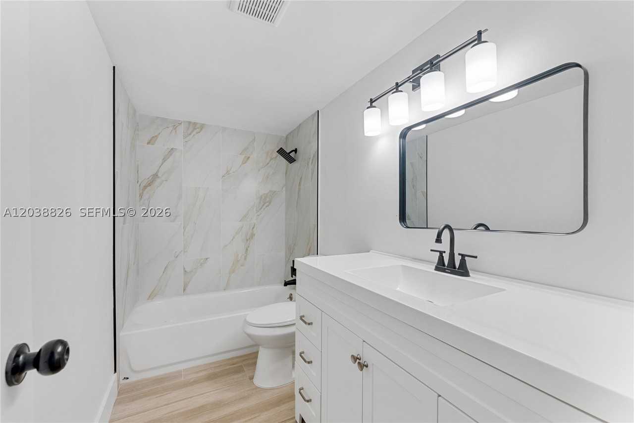 10261 Nw 35th St #10 - Photo 4 of 17