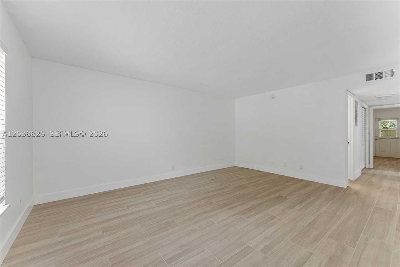 10261 Nw 35th St #10 - Photo 5 of 17