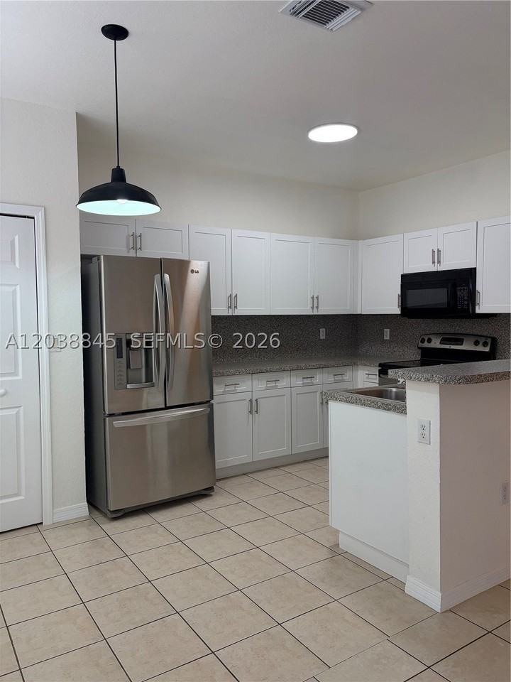 12393 Sw 124th Ter - Photo 3 of 24