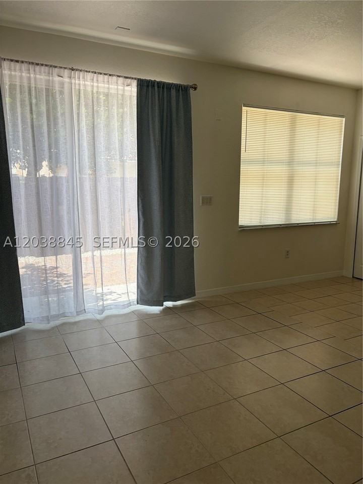 12393 Sw 124th Ter - Photo 5 of 24