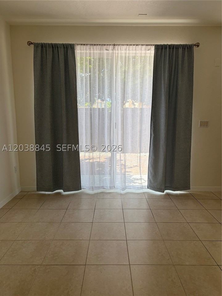 12393 Sw 124th Ter - Photo 6 of 24