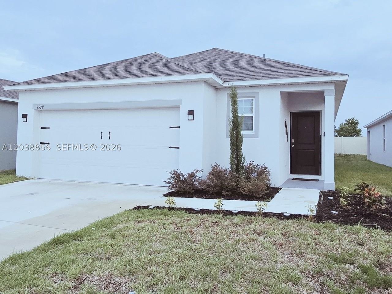 5539 5539 Maddie Dr - Photo 2 of 47