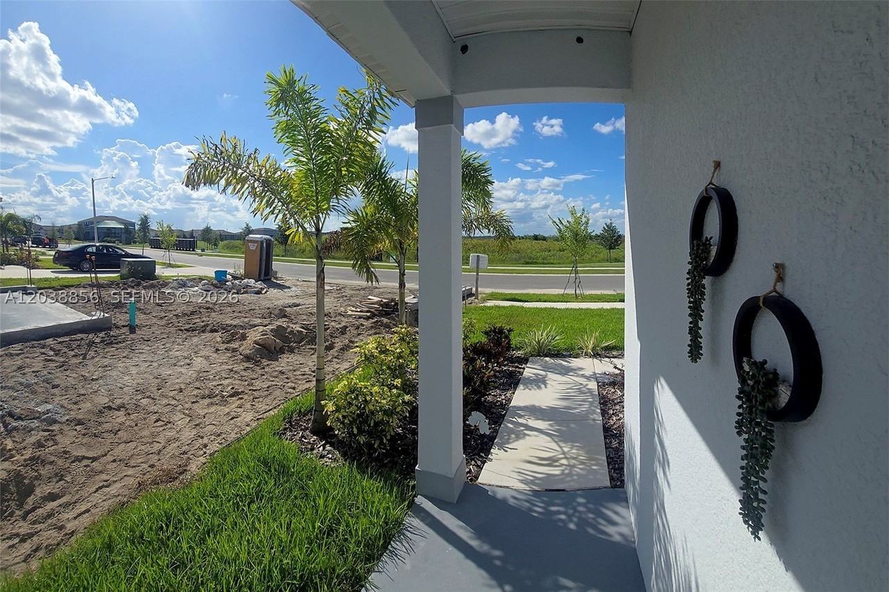 5539 5539 Maddie Dr - Photo 3 of 47
