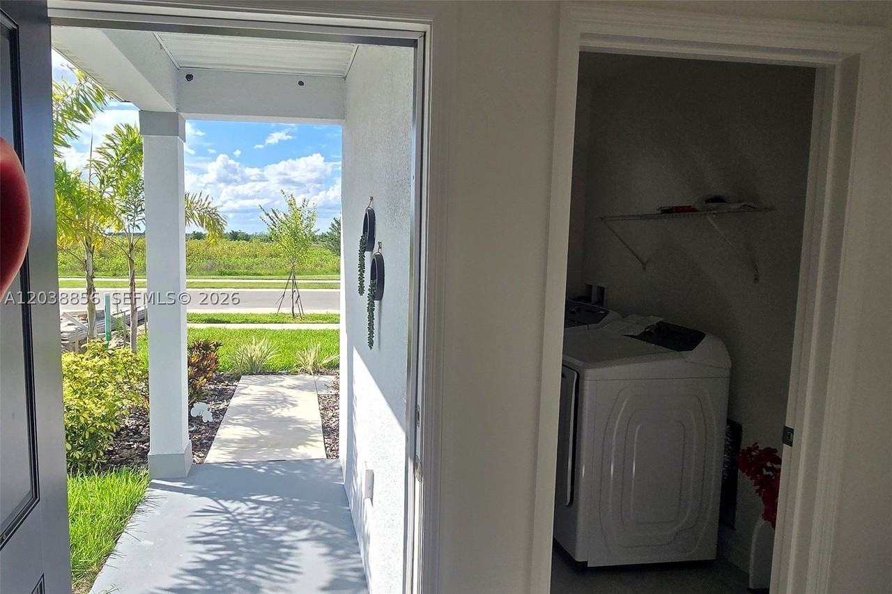5539 5539 Maddie Dr - Photo 4 of 47