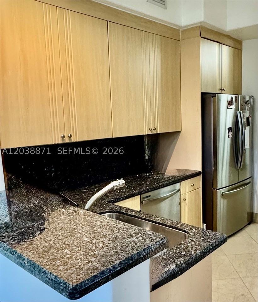 3016 Ne 210th St - Photo 4 of 17