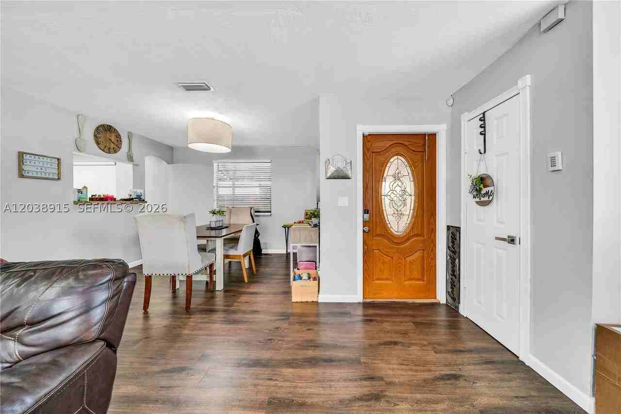 875 E 29th St #1 - Photo 4 of 38