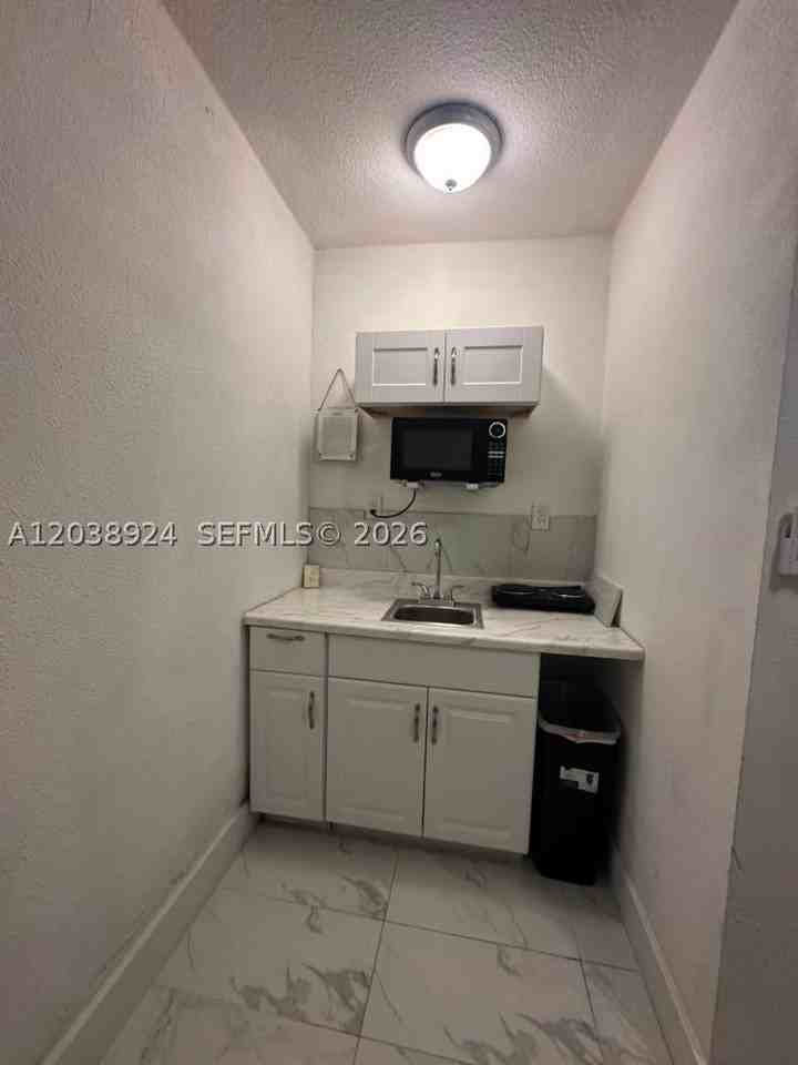 655 Nw 2nd St #A - Photo 3 of 13