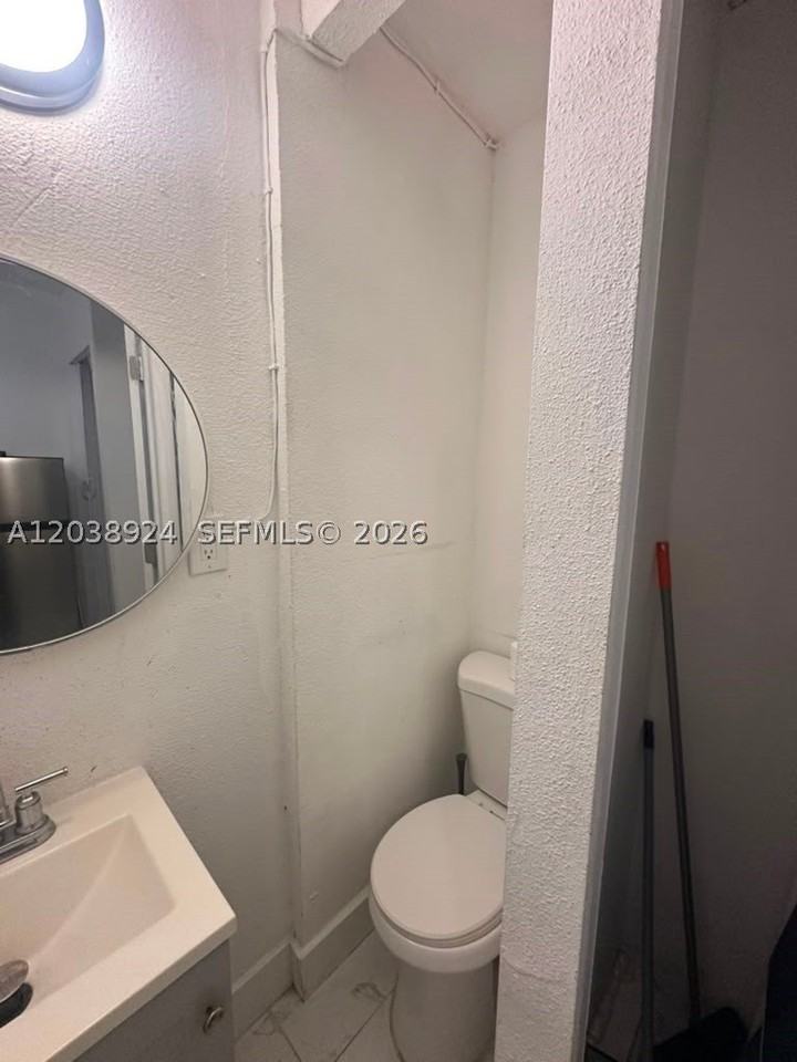 655 Nw 2nd St #A - Photo 5 of 13