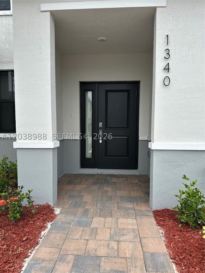 1340 Ne 3rd Ave #1340 - Photo 4 of 25