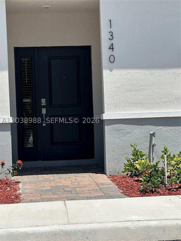 1340 Ne 3rd Ave #1340 - Photo 5 of 25
