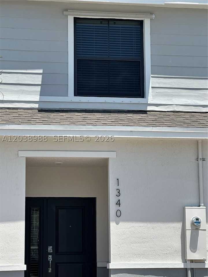 1340 Ne 3rd Ave #1340 - Photo 6 of 25