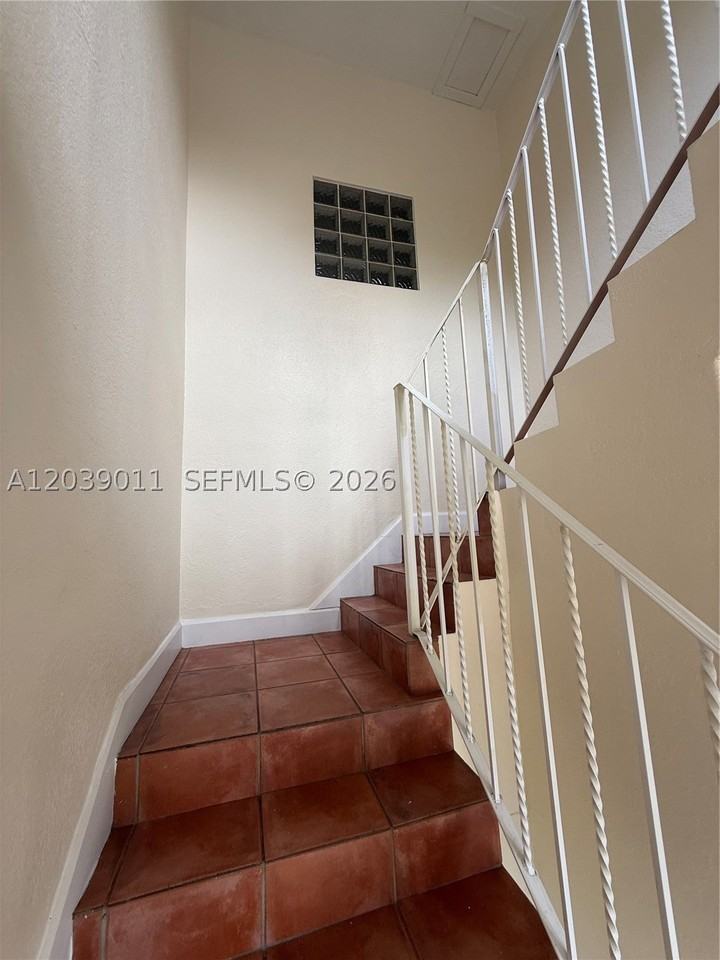 426 Ne 77th Street Rd #4 - Photo 2 of 20