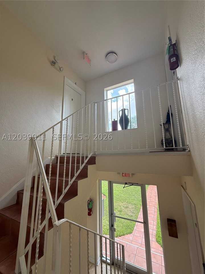 426 Ne 77th Street Rd #4 - Photo 3 of 20