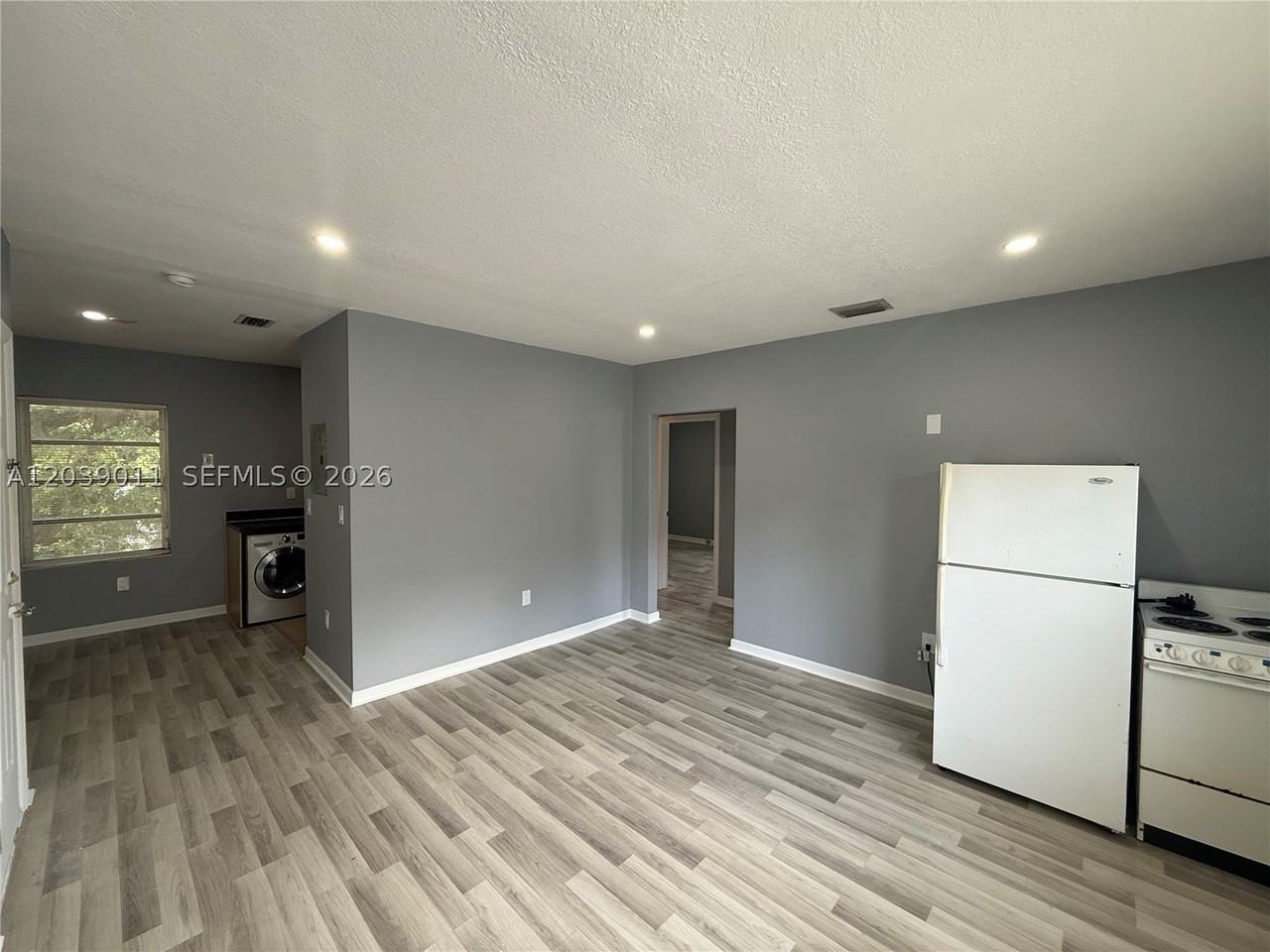 426 Ne 77th Street Rd #4 - Photo 5 of 20