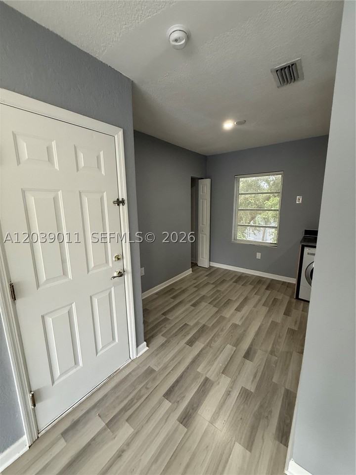 426 Ne 77th Street Rd #4 - Photo 7 of 20