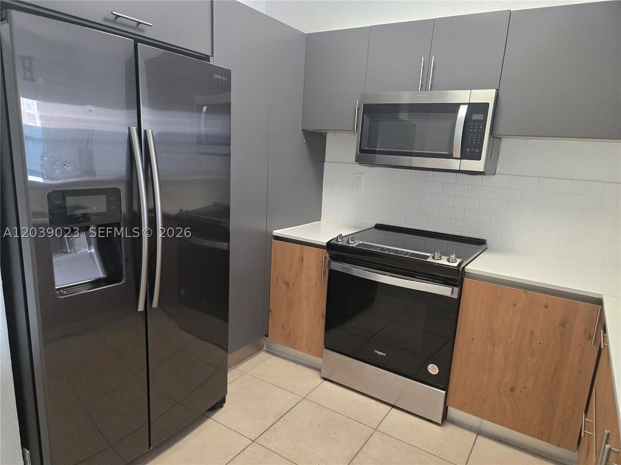 1539 Se 27th St #107 - Photo 3 of 14