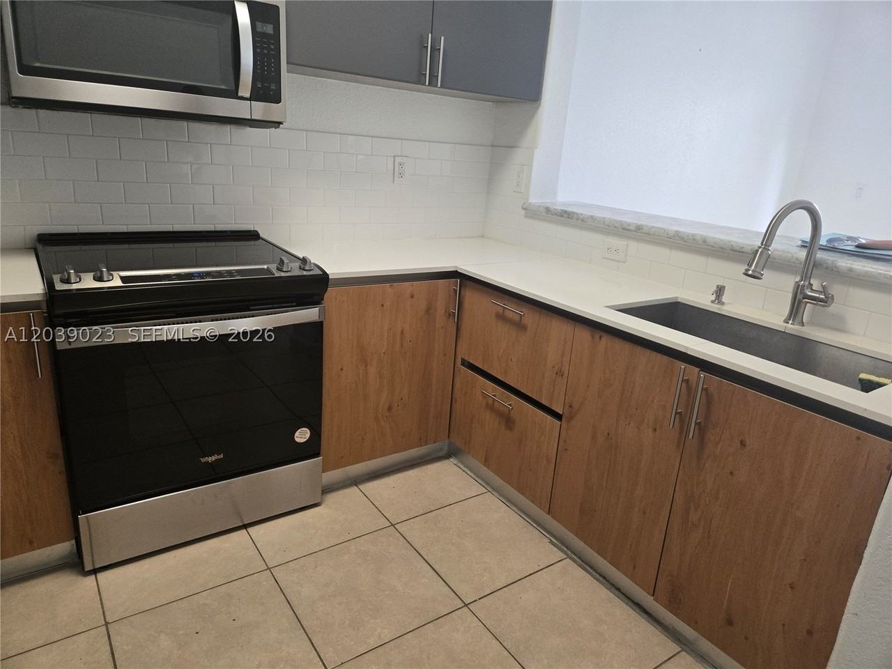 1539 Se 27th St #107 - Photo 4 of 14