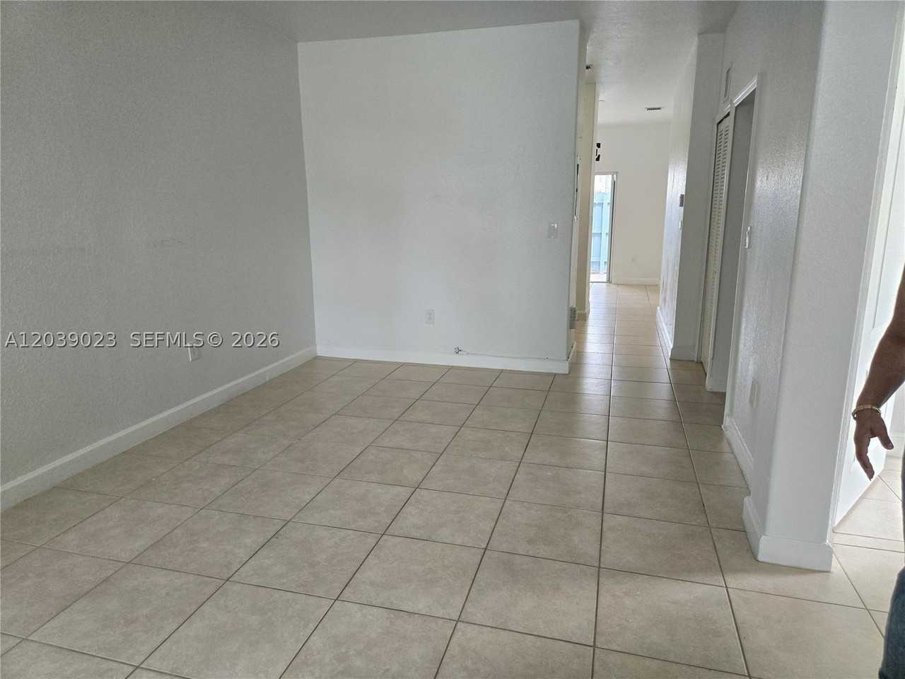 1539 Se 27th St #107 - Photo 6 of 14
