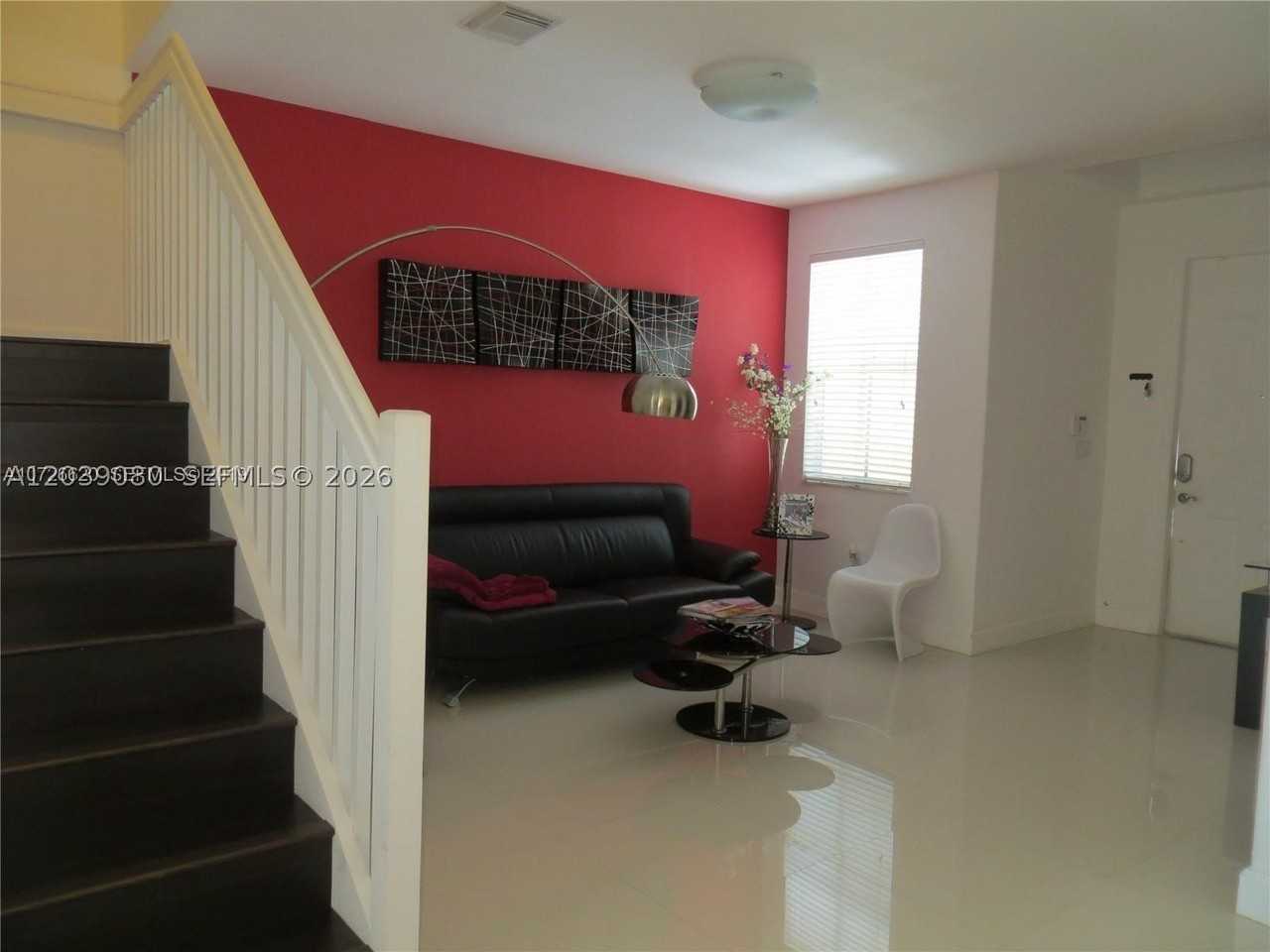 7878 Nw 110th Ave - Photo 4 of 12