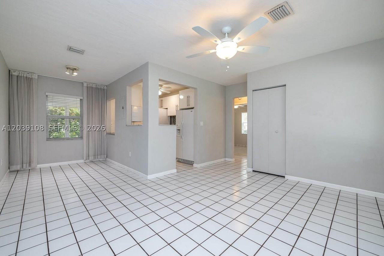 1029 Ne 113th St - Photo 5 of 13