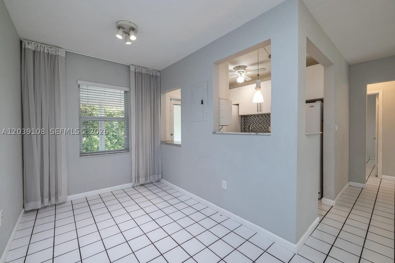 1029 Ne 113th St - Photo 7 of 13