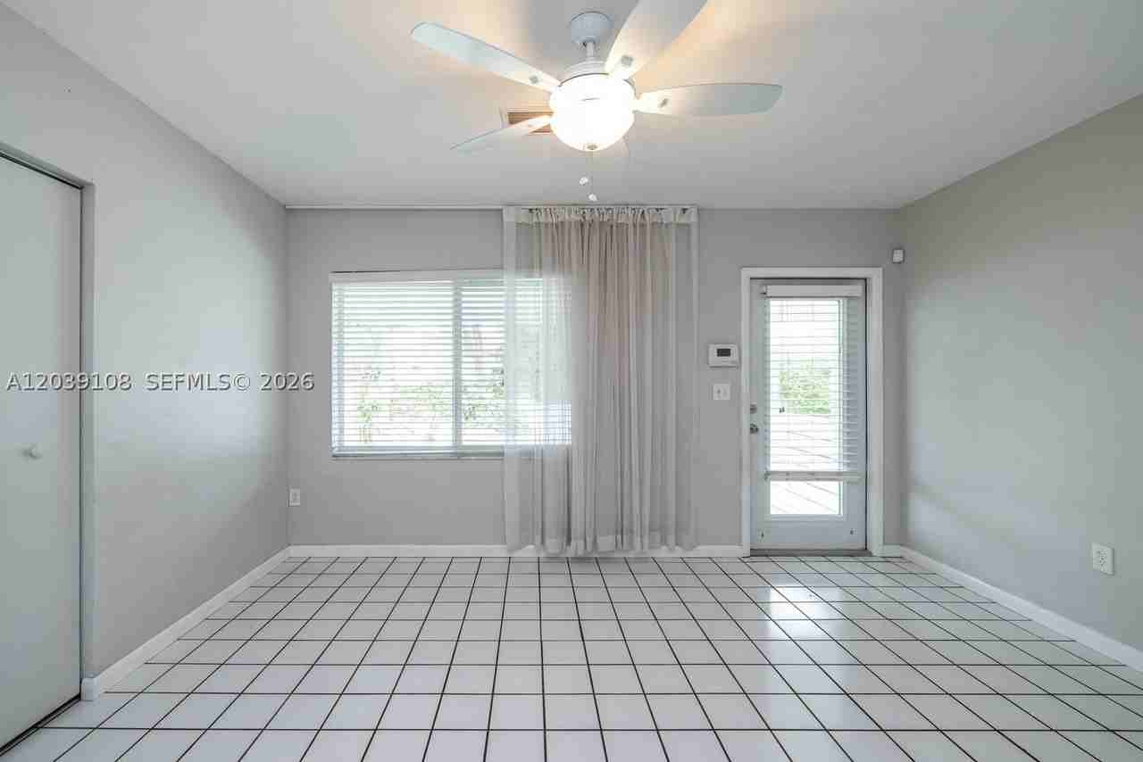 1029 Ne 113th St - Photo 3 of 11