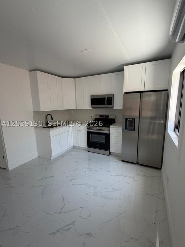 1230 Nw 135th St - Photo 3 of 6