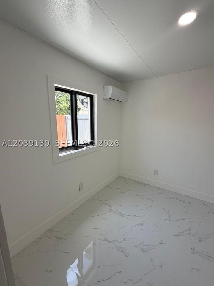 1230 Nw 135th St - Photo 5 of 6