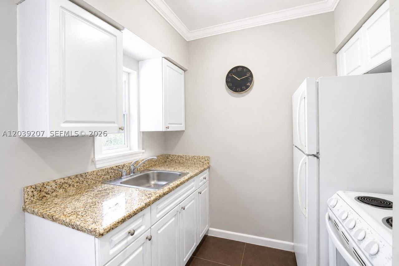 521 Ne 82nd Ter #3 - Photo 3 of 11