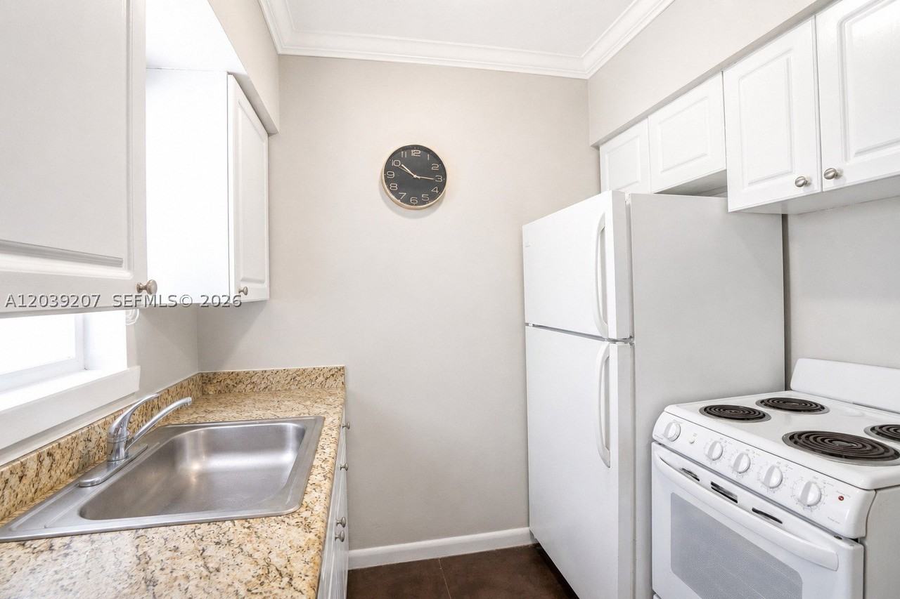 521 Ne 82nd Ter #3 - Photo 4 of 11
